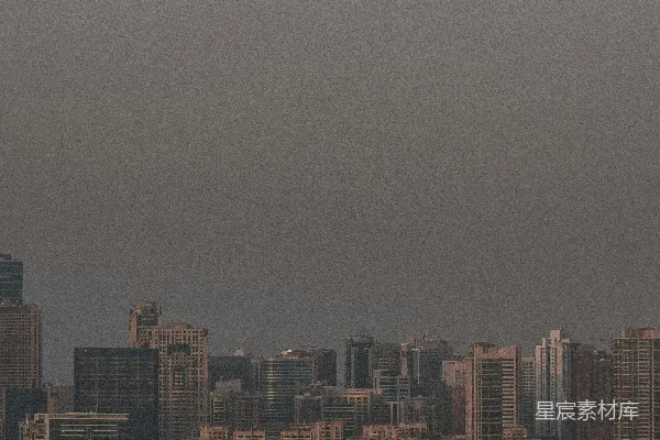 城市上空的彩虹