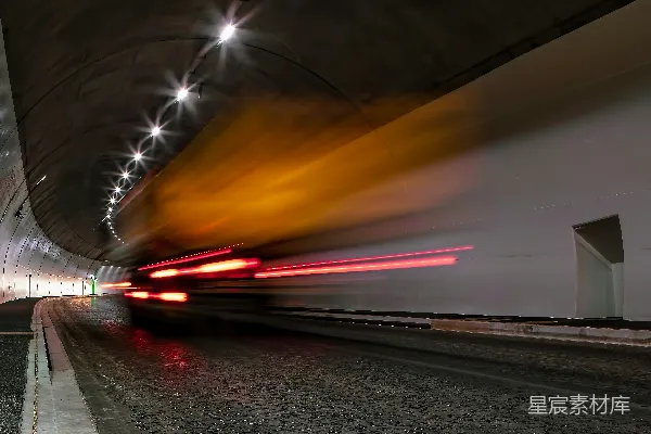 高清摄影 夜间道路上行驶车辆的延时摄影