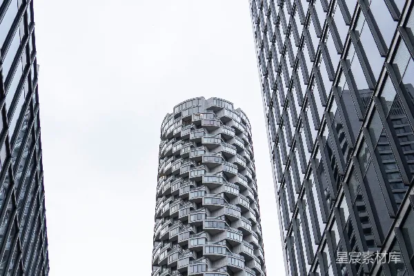 高清摄影 两栋高大的建筑物并排而立