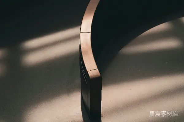 高清摄影 在弯曲的木制表面上投下的阴影
