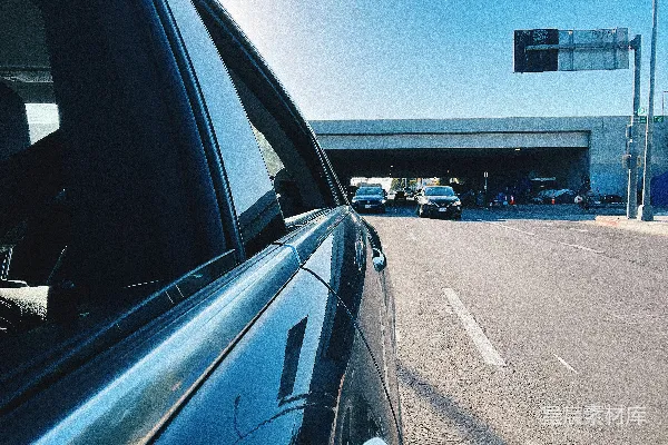 高清摄影 白天停在停车场的汽车