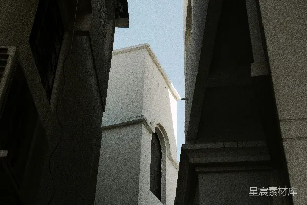 高清摄影 晴朗的日子里，高楼的影子投射下来