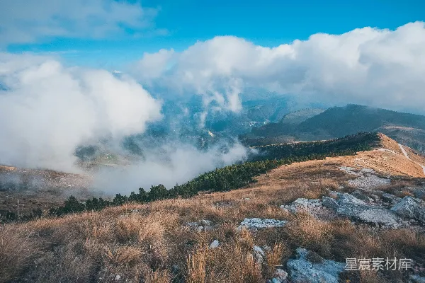 云下之山