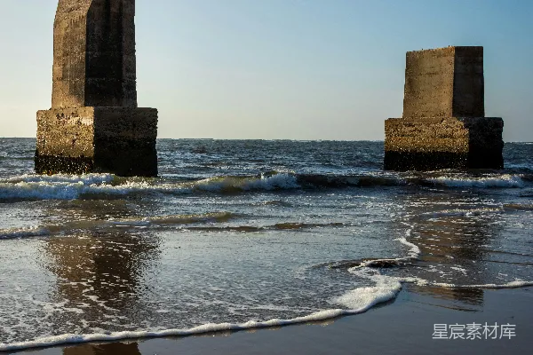 高清摄影 白天海边的棕色混凝土建筑