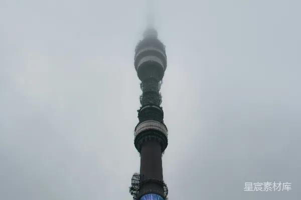 白Sky下的黑塔