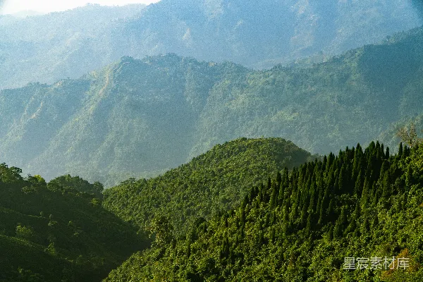 飞机上看的一片山峦景色