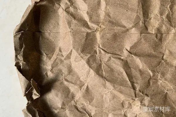 高清摄影 白色桌子上有一个棕色纸袋。