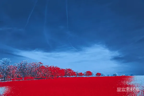 一幅以红色为背景的天空画面