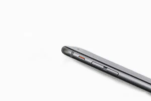 空间灰色的iPhone 6