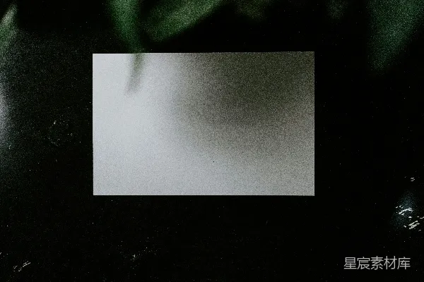 高清摄影 一个白方块在黑色背景上。