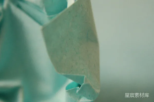 高清摄影 粉红色的织物放在白色的桌子上