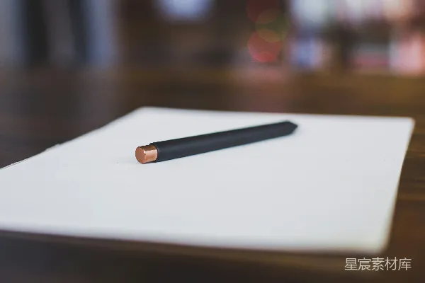 高清摄影 一支黑色笔在白纸上