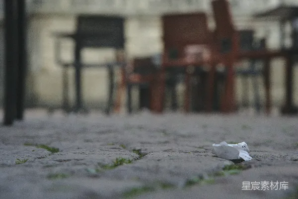 高清摄影 一张放在地上的纸
