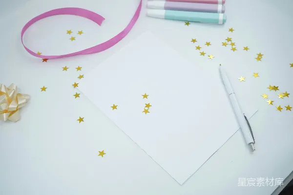 高清摄影 白色和粉红色的花形纸