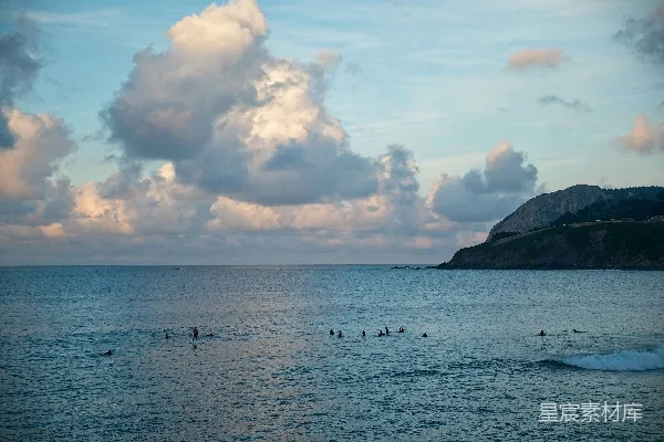 高清摄影 一群人在海里游泳