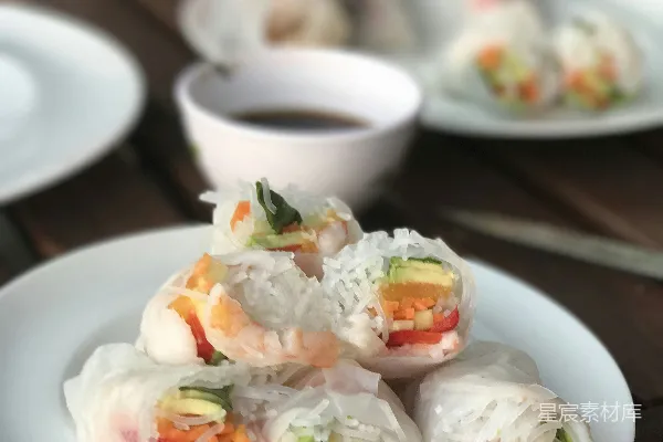 高清摄影 春卷在盘子里