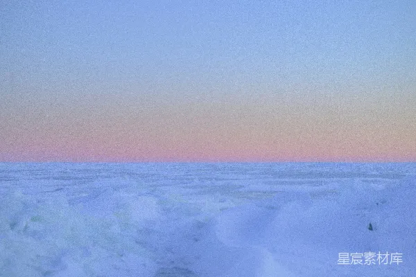 一片柔和_pastel_色天空下的冰冻景观