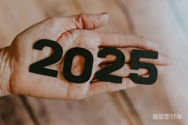 高清摄影 一个人的手中拿着数字2020202020202020202020。