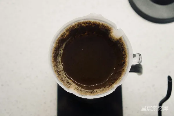 高清摄影 一杯咖啡放在柜台上。