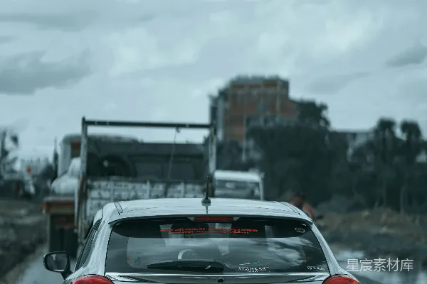 高清摄影 路上的一辆车