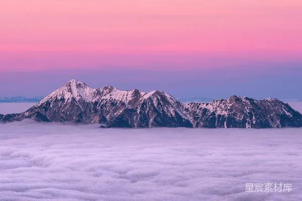 高清摄影 云海环绕的雪山照片