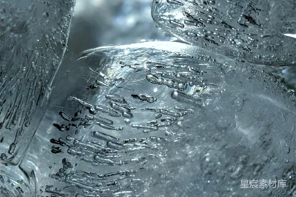 灰石上的水滴