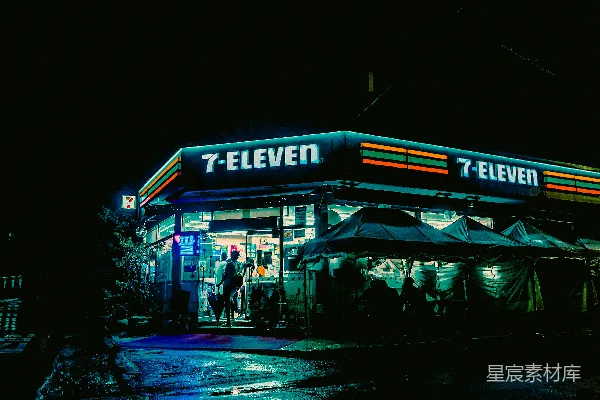 高清摄影 夜晚街角处亮着灯的商店