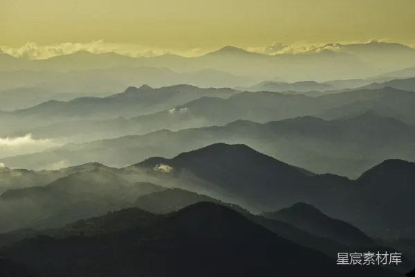 高清摄影 白天白云下的黑山