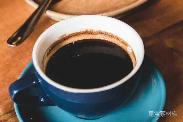 蓝瓷咖啡杯配蓝托盘
