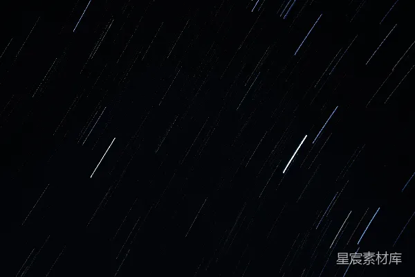 高清摄影 夜空中布满了星轨。