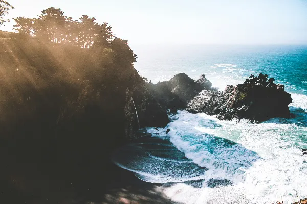 高清摄影 在白天的海岸边