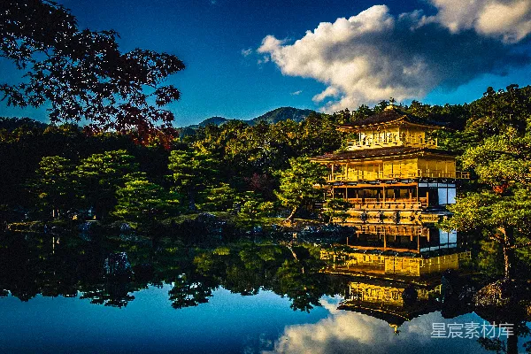 高清摄影 水边的佛塔屋在白天