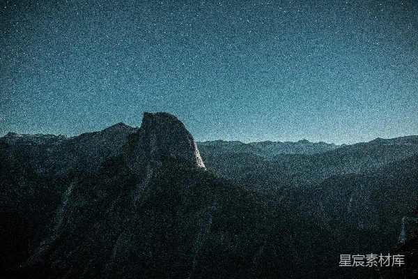 高清摄影 夜晚的蓝天下的黑山