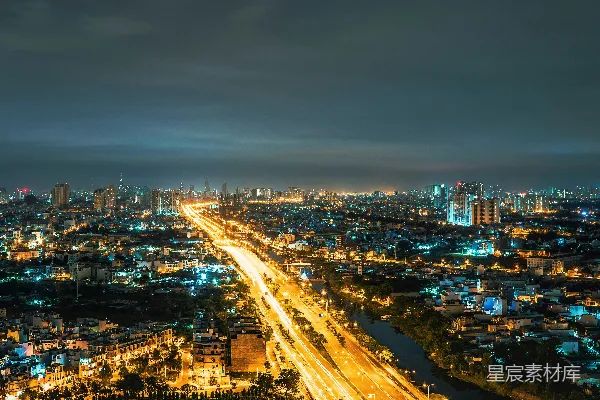 一条河穿城而过的城市