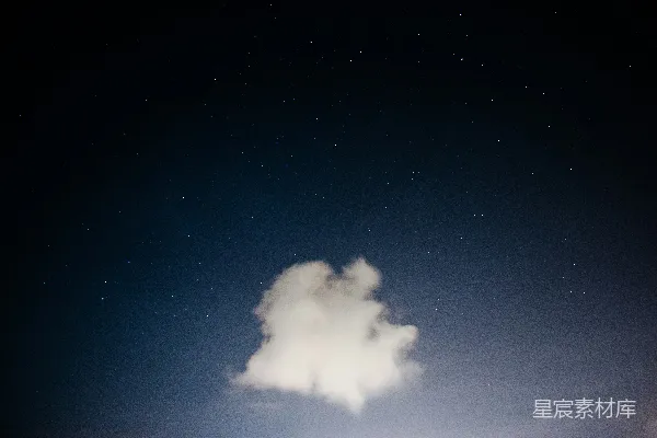 天空中的云