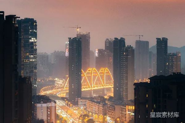 城中有 Ferris 小轮在背景中