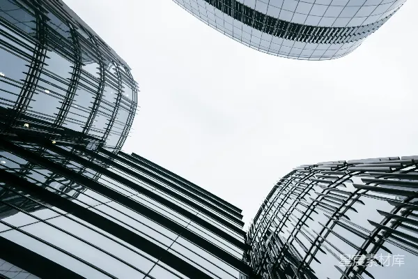 几座紧挨着的非常高的建筑