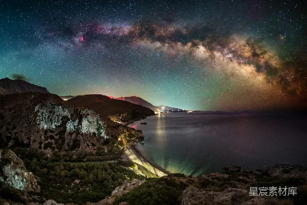 高清摄影 夜晚水面上方的夜空景色