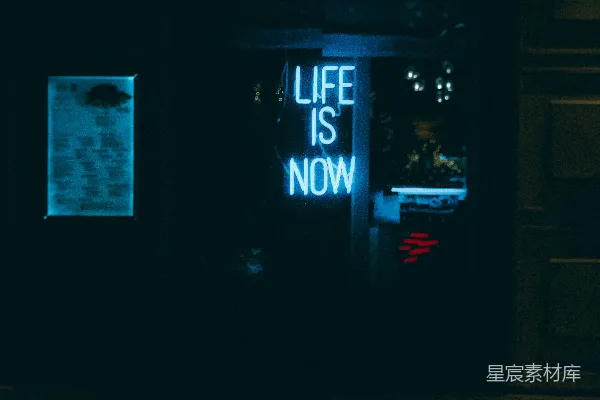 蓝白开放式霓虹标识牌