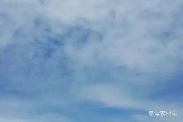 白云下的蓝湖