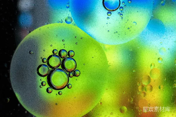 高清摄影 绿色和黄色的气泡带有水珠