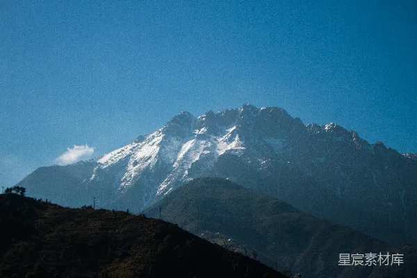 白天雪山连绵 ranges