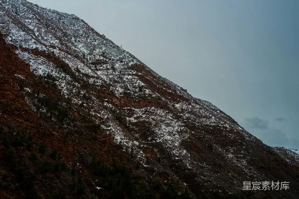 棕色山峦