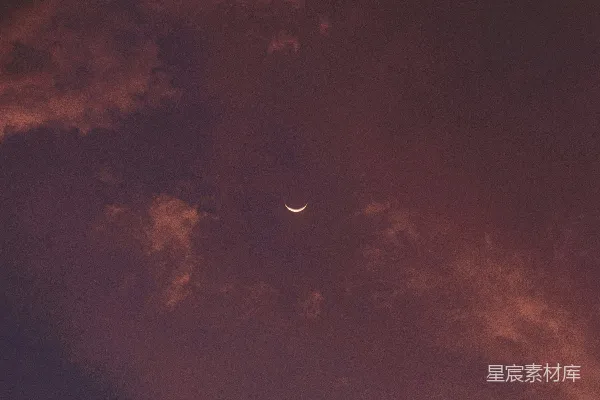 高清摄影 红黑相间的云在夜间