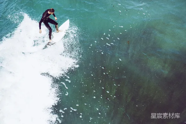 男人冲浪 boarding