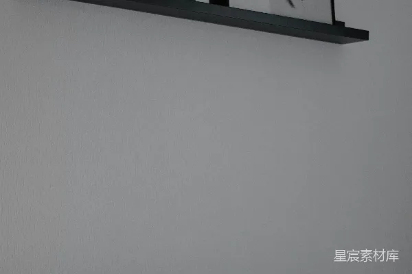 架子上有照片