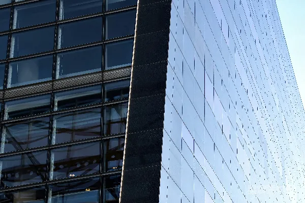 高清摄影 一座高楼，窗户很多