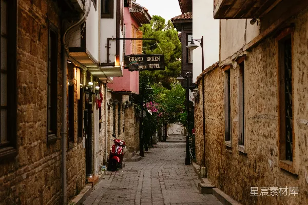 两边建筑的砖街