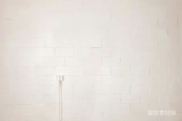 高清摄影 银色钢棒在白墙上