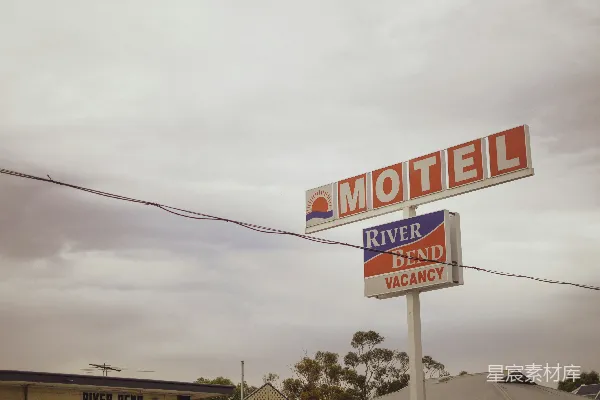 高清摄影 Motel River Bend Vacancy 标识